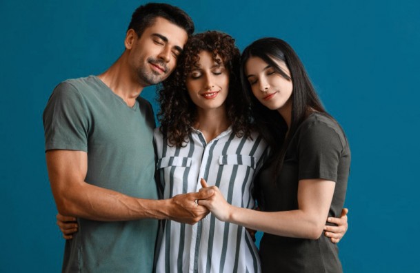 Que disent les français à propos de la monogamie et du polyamour ?