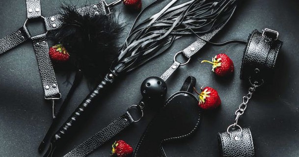 Les sextoys et accessoires BDSM pour s'initier et s'amuser dans la chambre à coucher